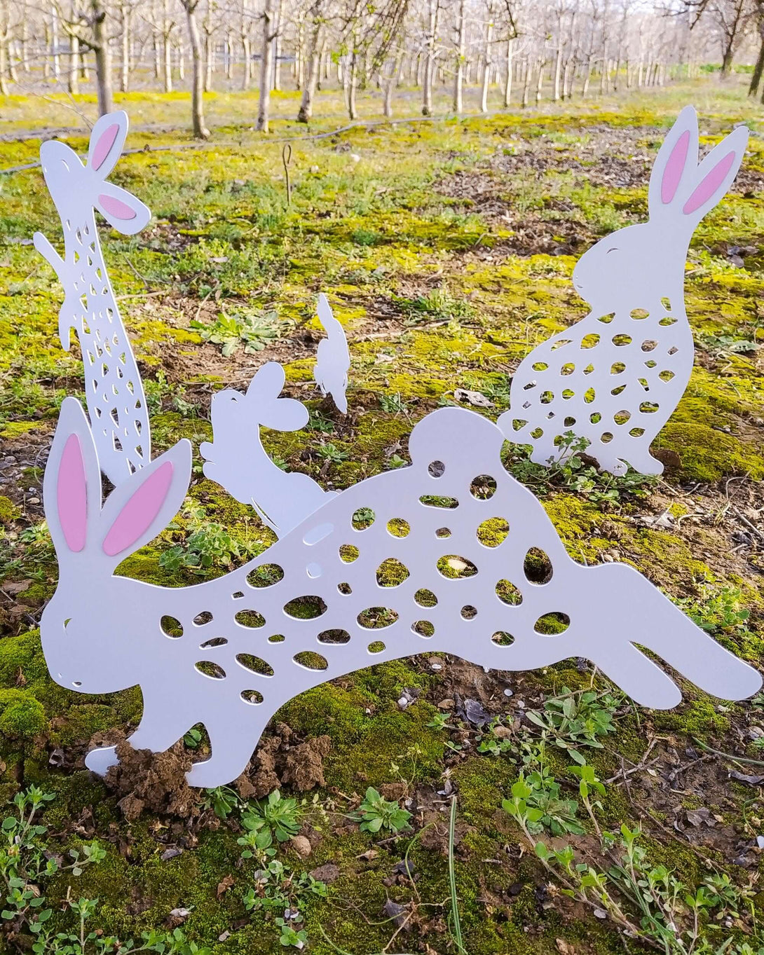 White Rabbit Yard Art Decoration - Rabbit Garden Art - Rabbit Decor - Metal Garden Art - Farm Decor -  Metal Garden - Bunny Garden Yard Art